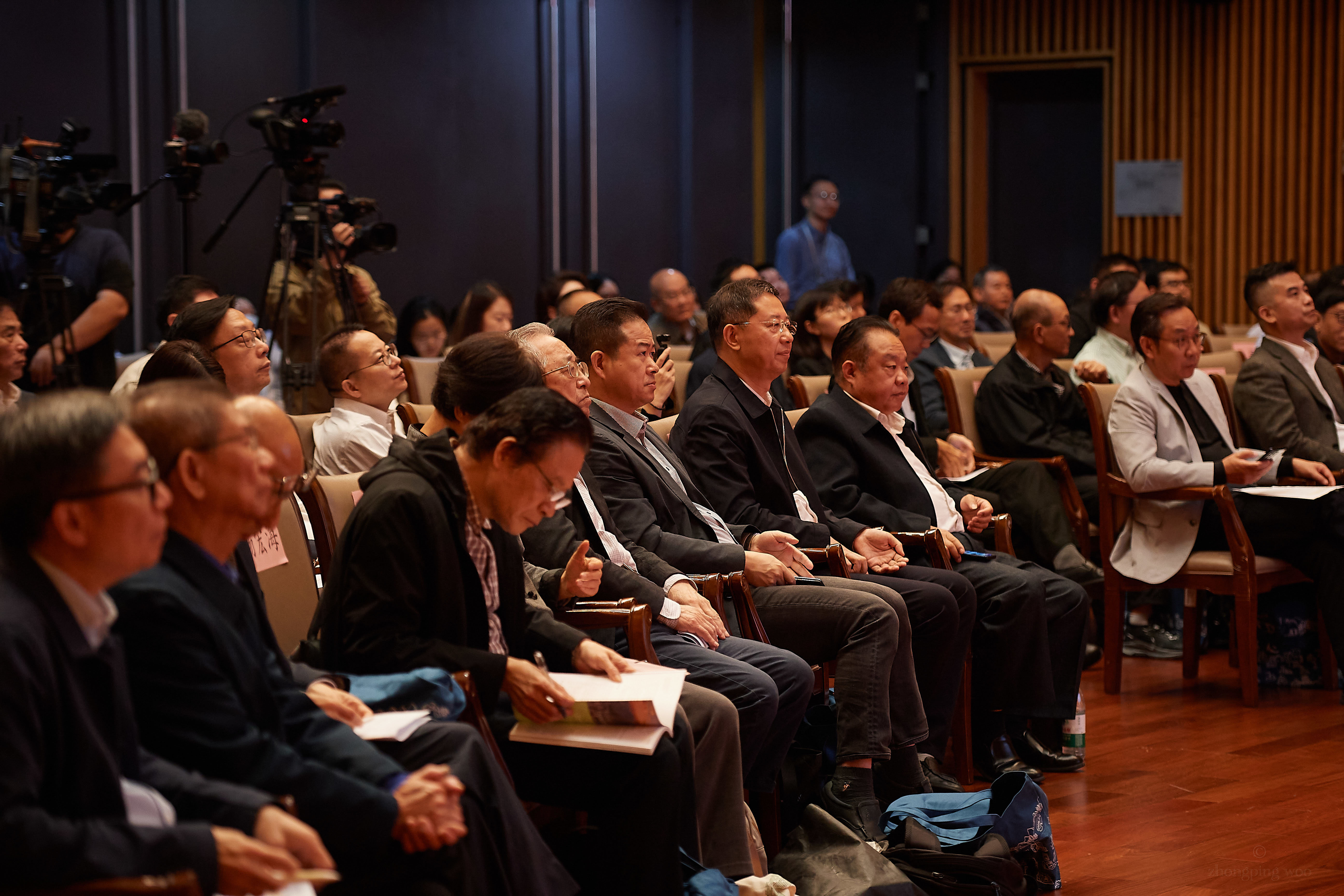 “沧海桑田 双城辉映——深港地方史志研究成果交流暨展示会”亮相深圳读书月