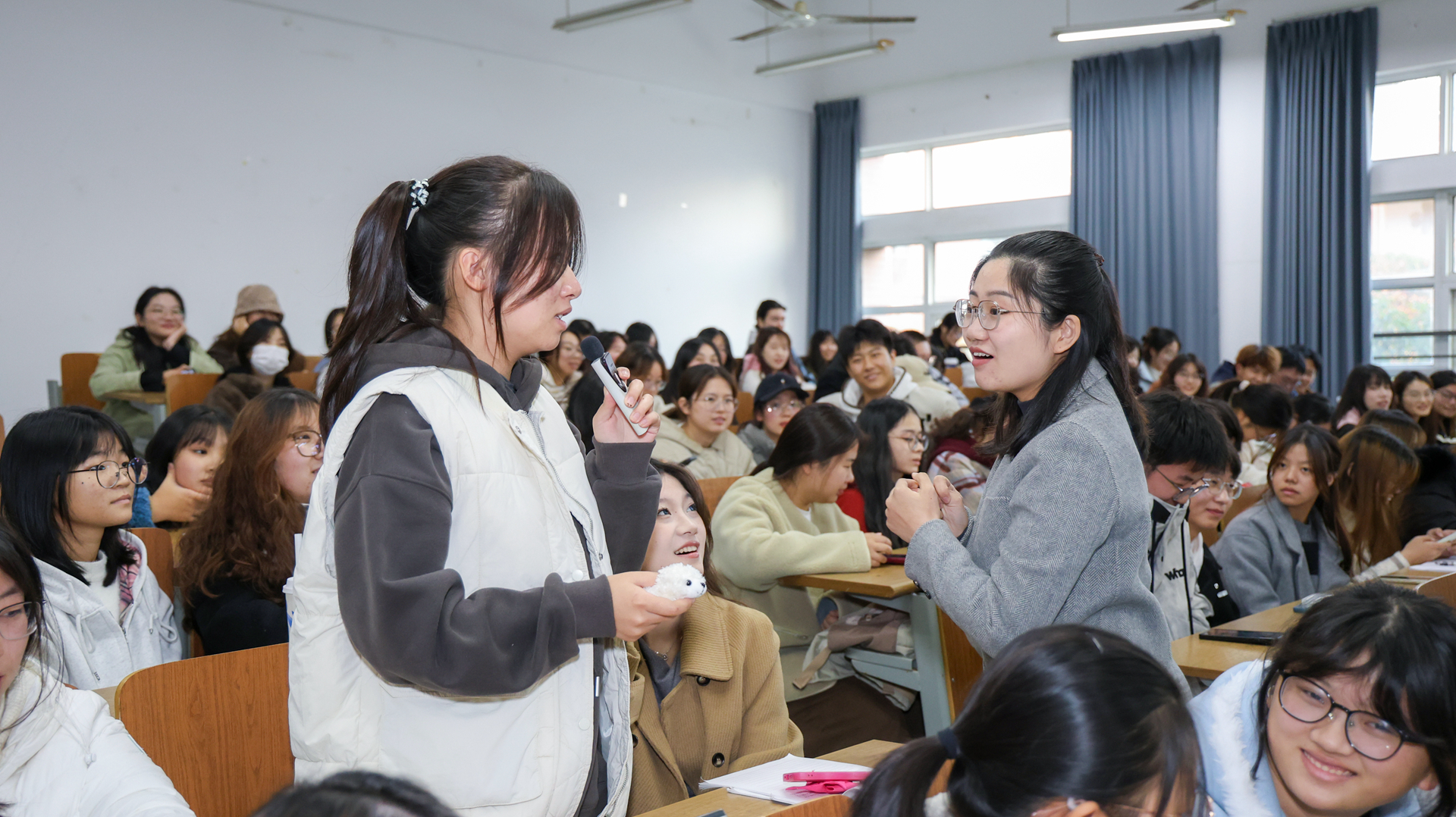 “青春之约 共创美好——‘新型婚恋观’”进高校活动专家讲课