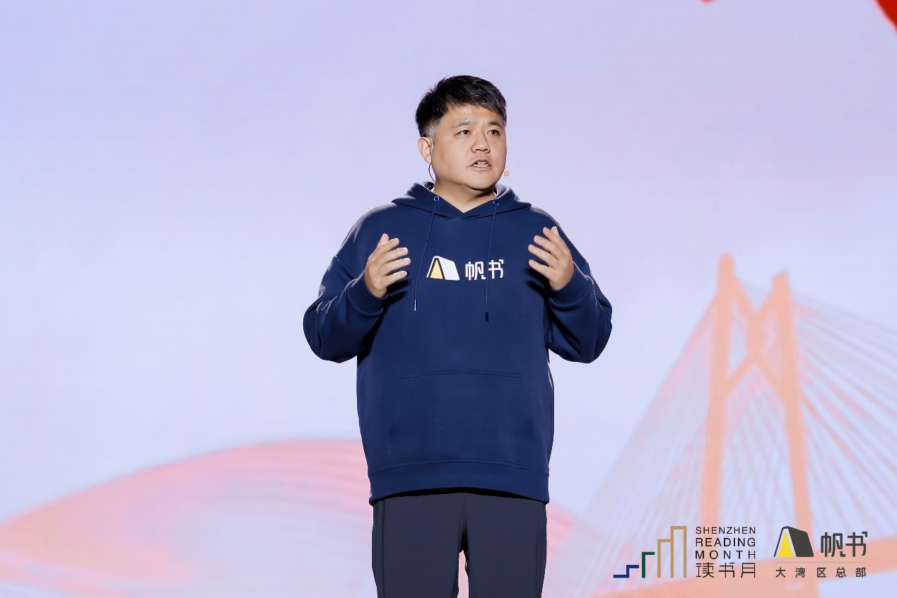 在演讲现场,樊登带来"阅读改变大脑"的主题分享,以"人为什么要读书?