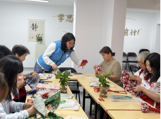 西乡街道桃源社区开展志愿者探访技能提升小组活动