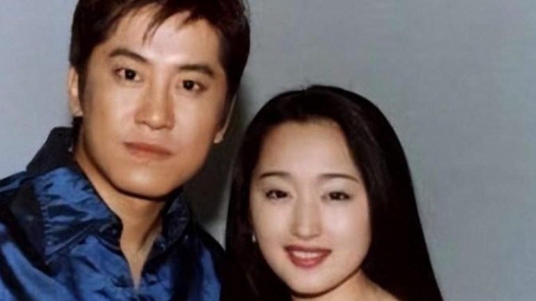 分手26年，赖文峰出狱后在乡下老家结婚，杨钰莹至今却未婚未育！