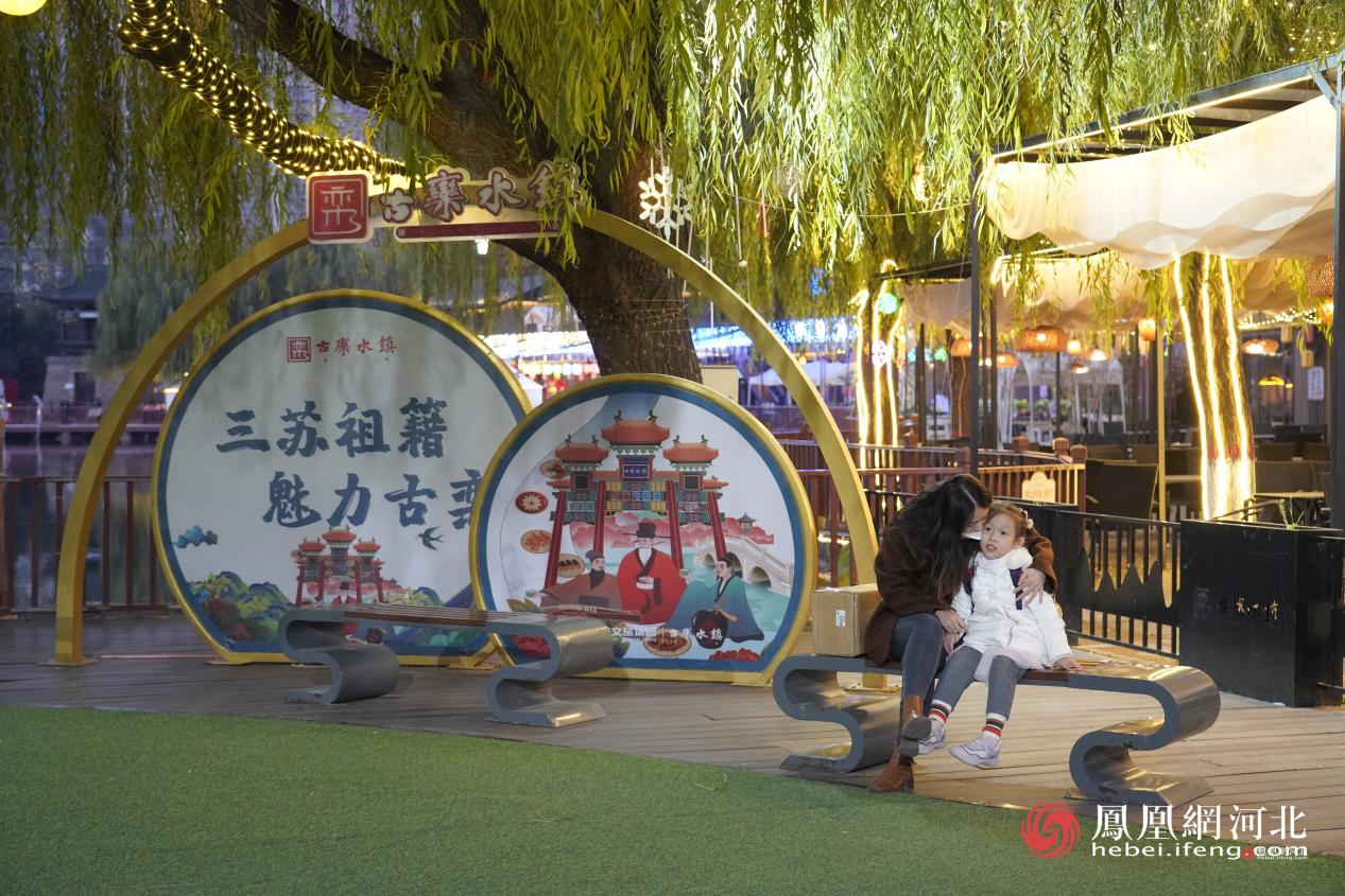 古栾水镇夜景 蔡柠摄
