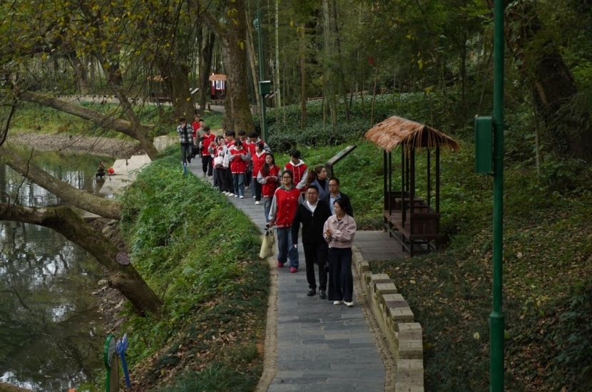 江西传媒职业学院师生赴婺源石门村开展主题研学