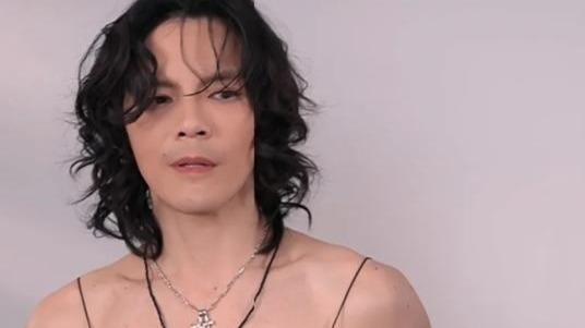 向佐又开始女装了！直播更换多套女装，画面太辣眼睛，评论区沦陷封面图