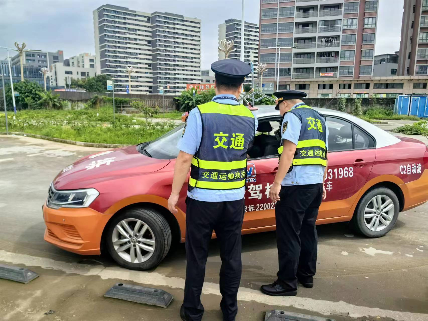 凤凰湾区调查丨学车遇连环“衍生费”？揭开东莞驾校包过背后的“低价陷阱”