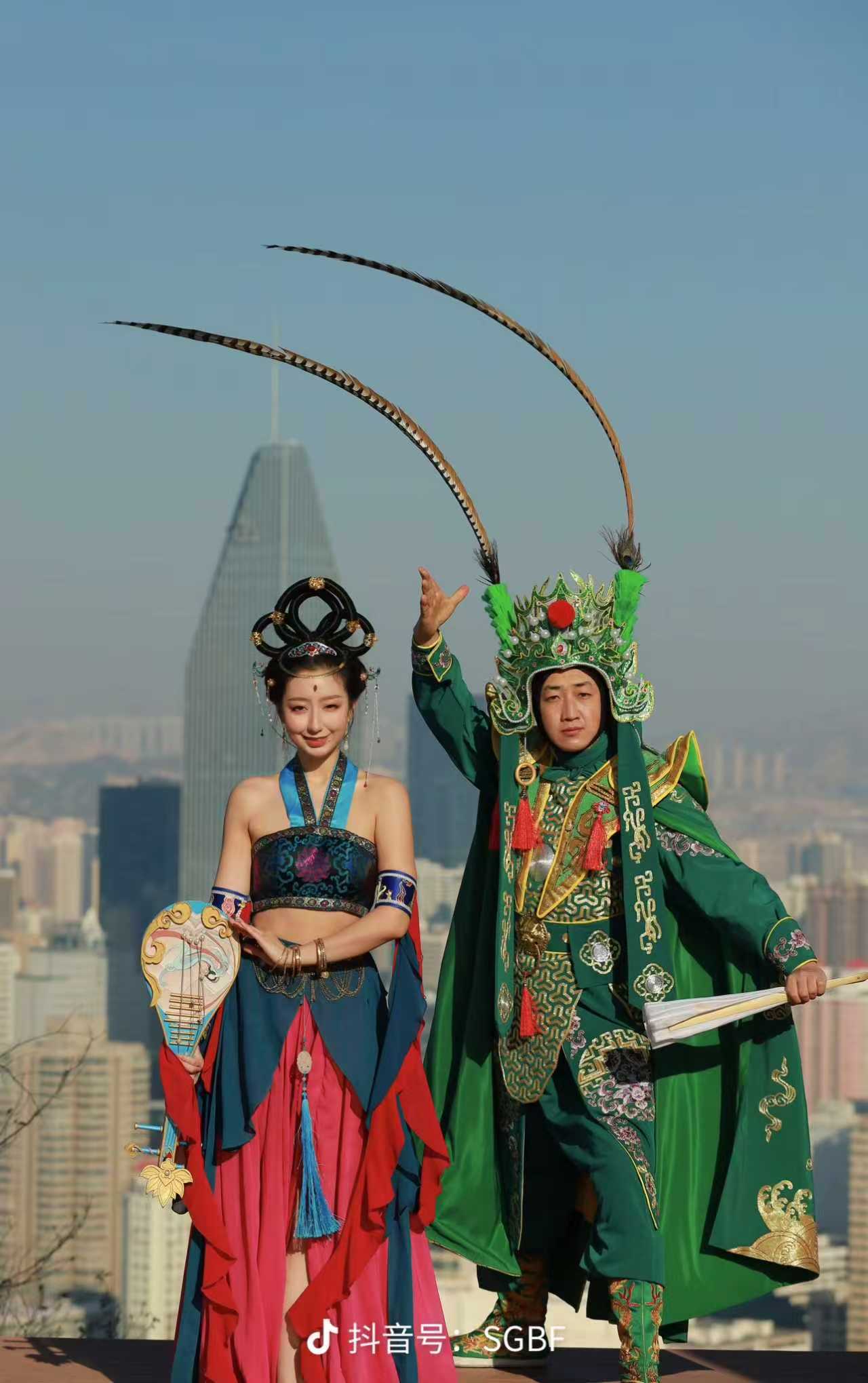 全民竞相打卡“兰哈顿”（图片来源网络）