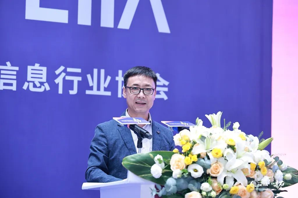 ▲协会第六届会长——广东尚研电子科技股份有限公司董事长卢高锋致辞