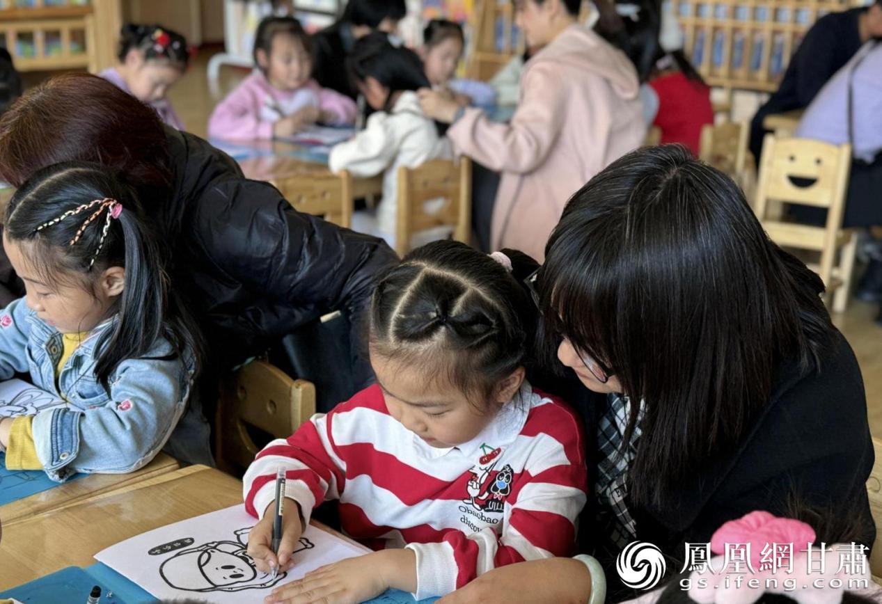 甘肃省金昌市永昌县第四幼儿园举办民族团结亲子绘画活动　永昌县融媒体中心供图