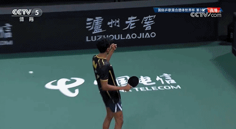 美国赢了国乒一局!选手振臂高呼 队友捂嘴狂笑