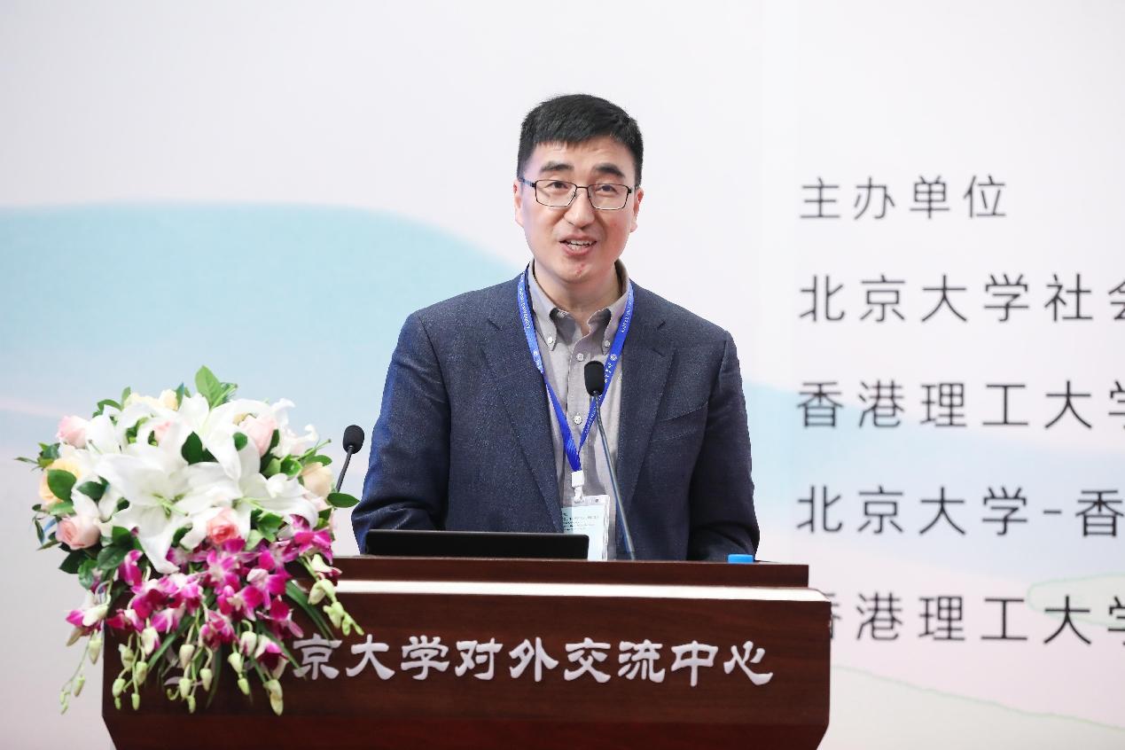 邓锁博士主持闭幕式