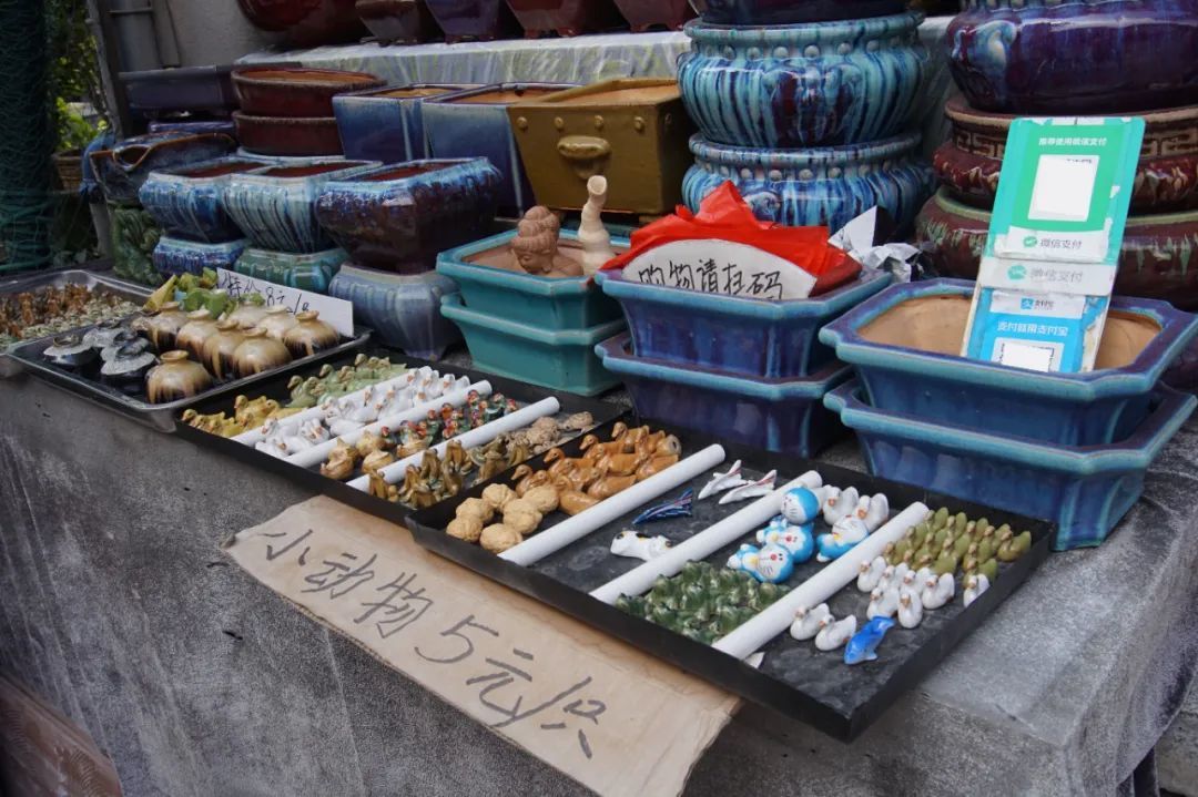 △石湾陶瓷市场里小巧精致的陶制品。（图/玛丽奥）