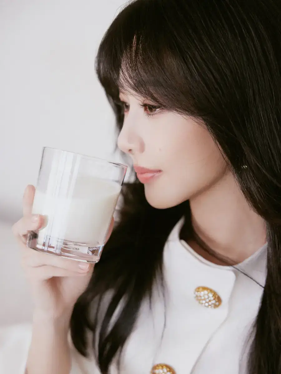 杨紫化身奶香味甜美少女。