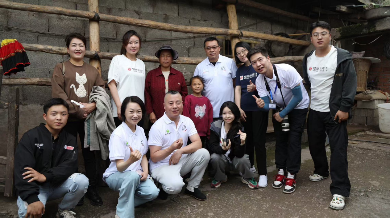 凤凰网团队前往四川凉山美姑县回访受助儿童
