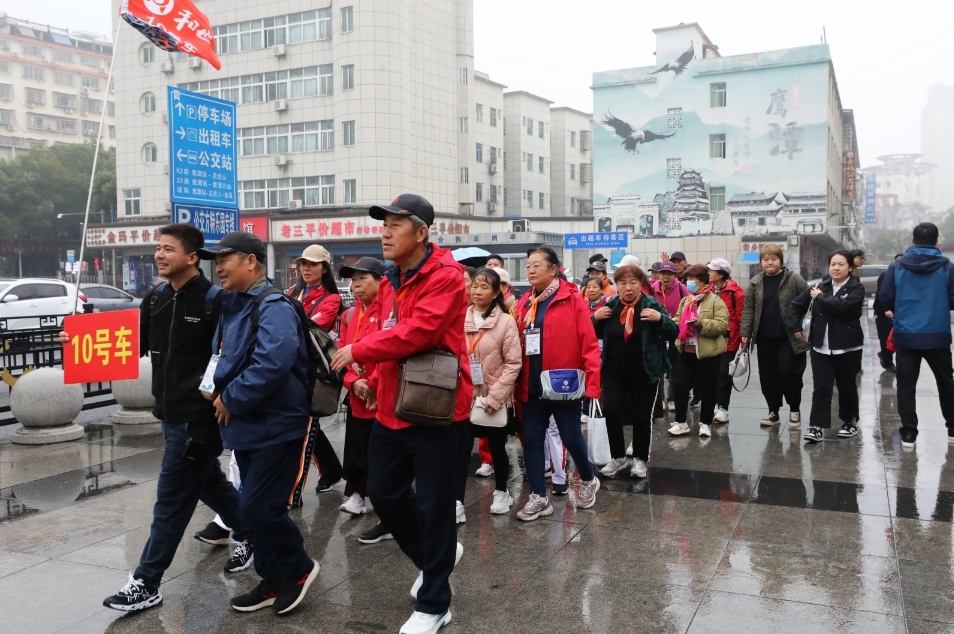 龙虎山景区：组团抵达！西北专列团开启丹霞奇境之旅