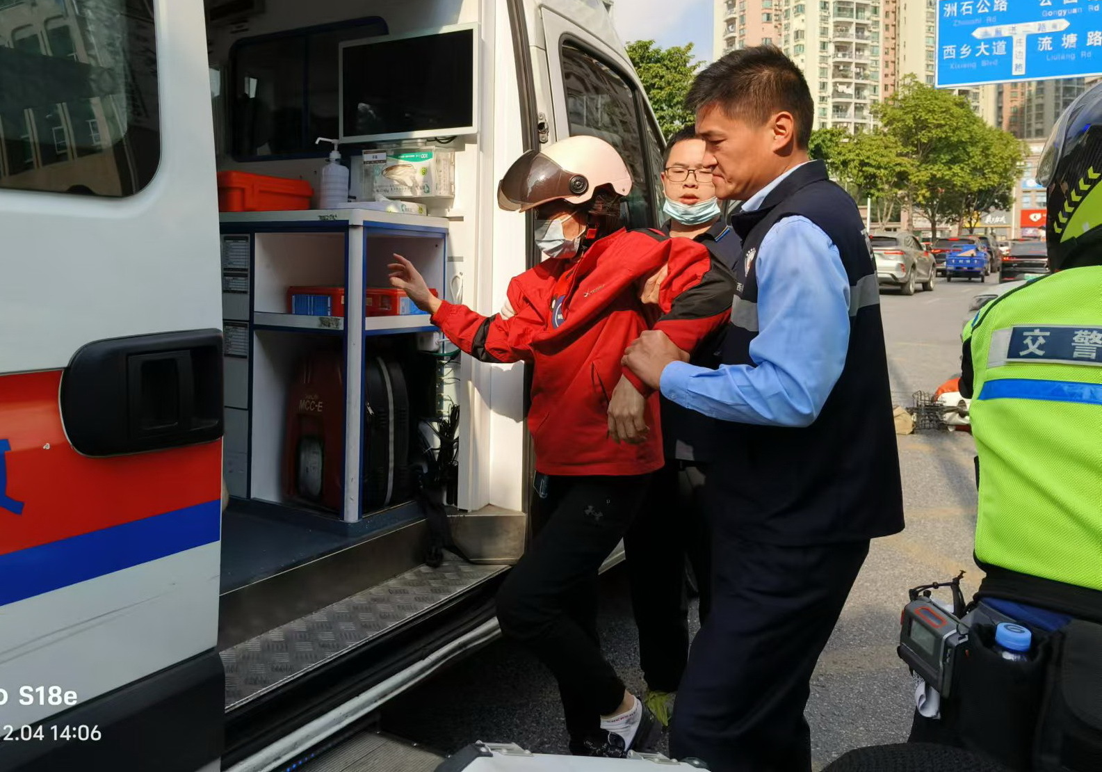 路遇交通事故 西乡网格员暖心救助获赞誉