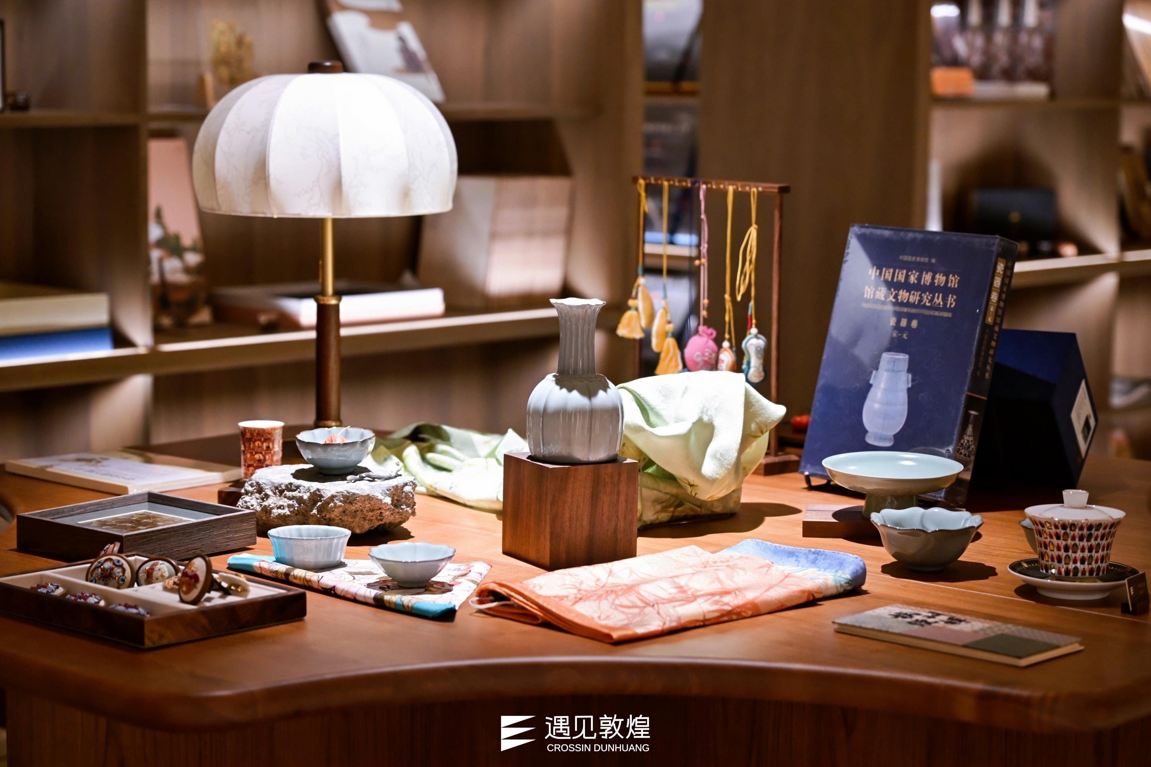 西湖与敦煌的跨时空对话 《常沙娜艺术大系》新书首发仪式在杭州举行