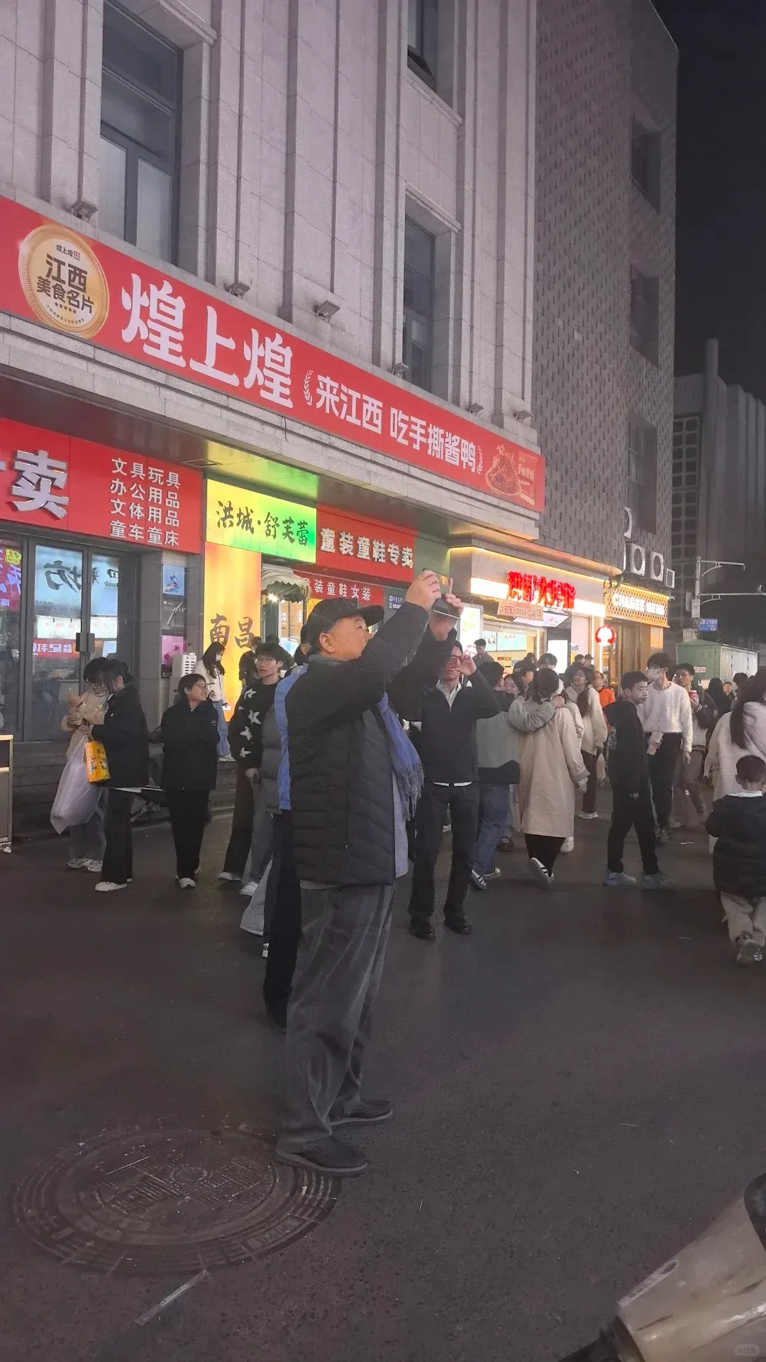 莫言现身南昌万寿宫 网友:莫言老师很低调 感觉是私人行程