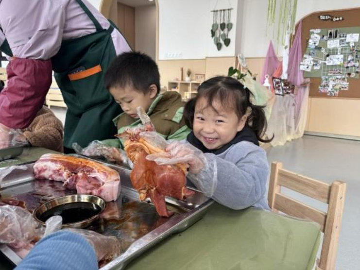 肥东县育红幼教集团：饺子飘香迎大雪  火锅热烈暖童心