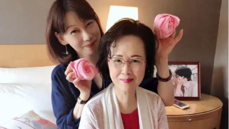 琼瑶儿媳到底什么来头？琼瑶死前最想见她，所有作品也交给她负责封面图