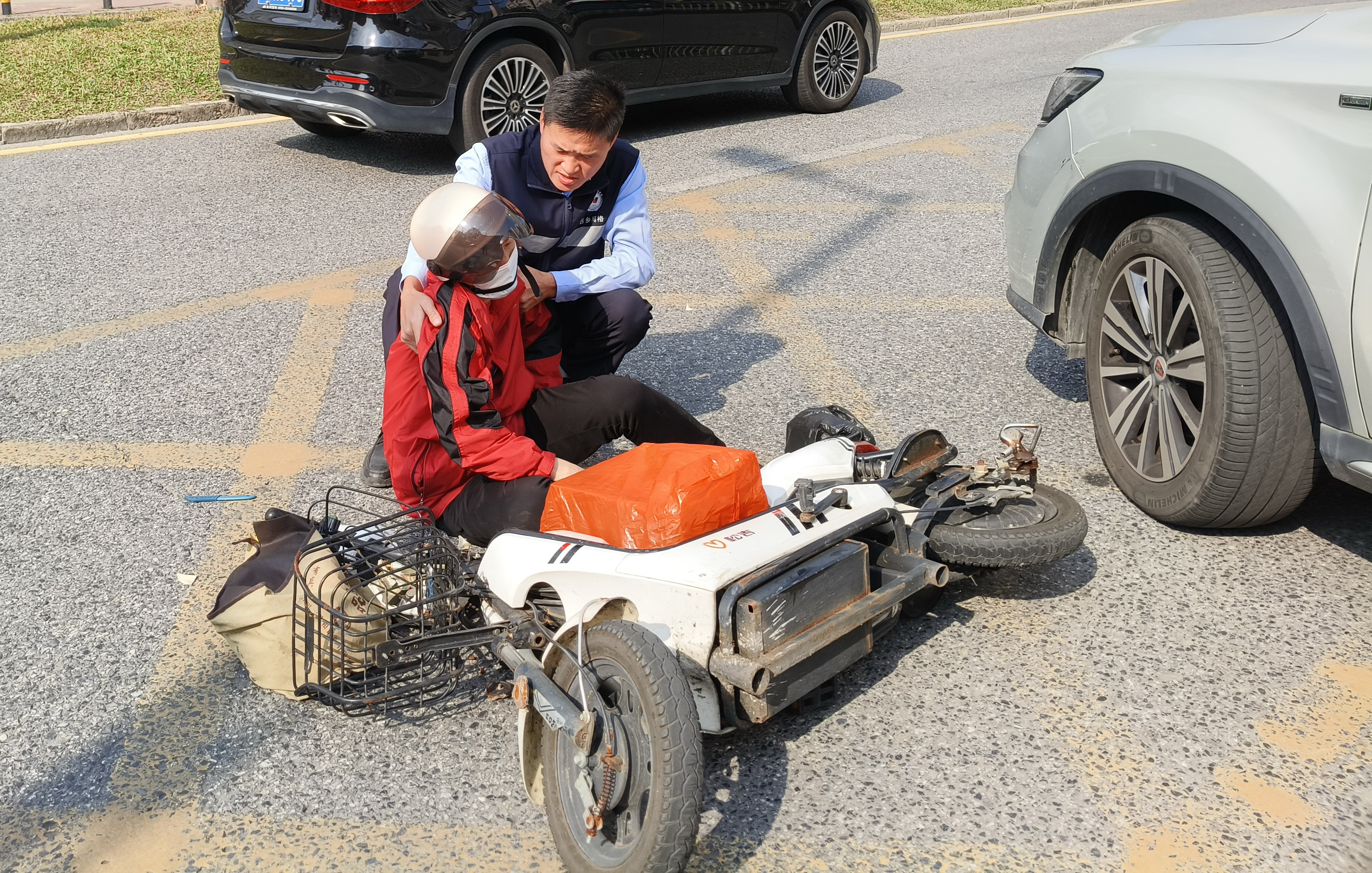 路遇交通事故 西乡网格员暖心救助获赞誉