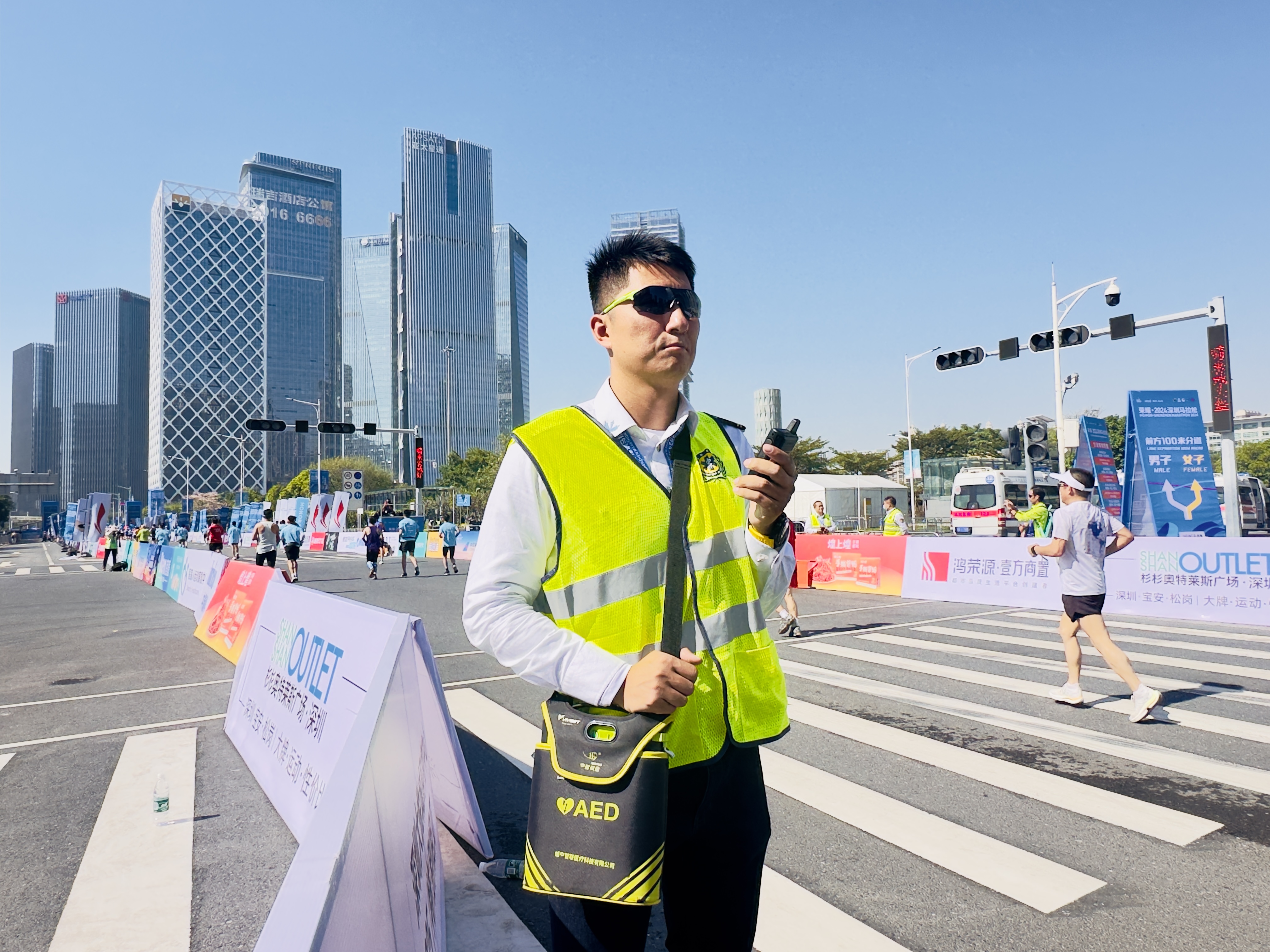 “深马十年”激情开跑 全市医疗卫生系统“医”路护航