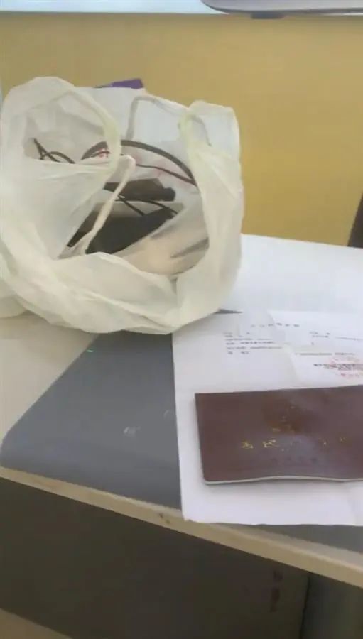 提供的户口注销证明及户口本(视频截图)