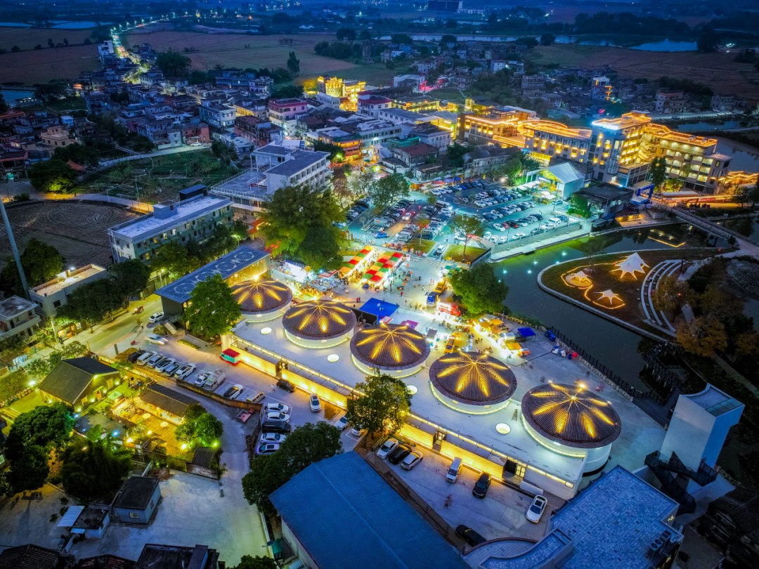 图为开平市塘口镇的夜景让人流连忘返 吴青荃 摄