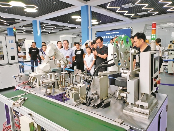 余姚机器人聚“链”逐“群”