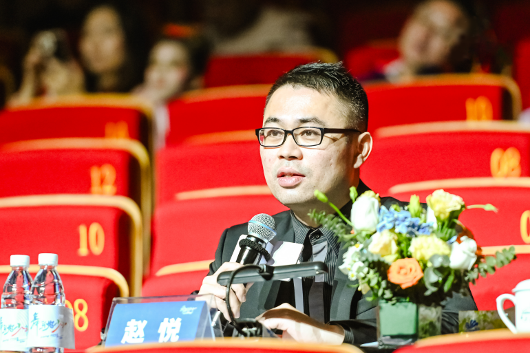 图为:赵悦老师现场点评