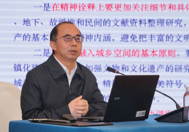 刘士林作主旨报告
