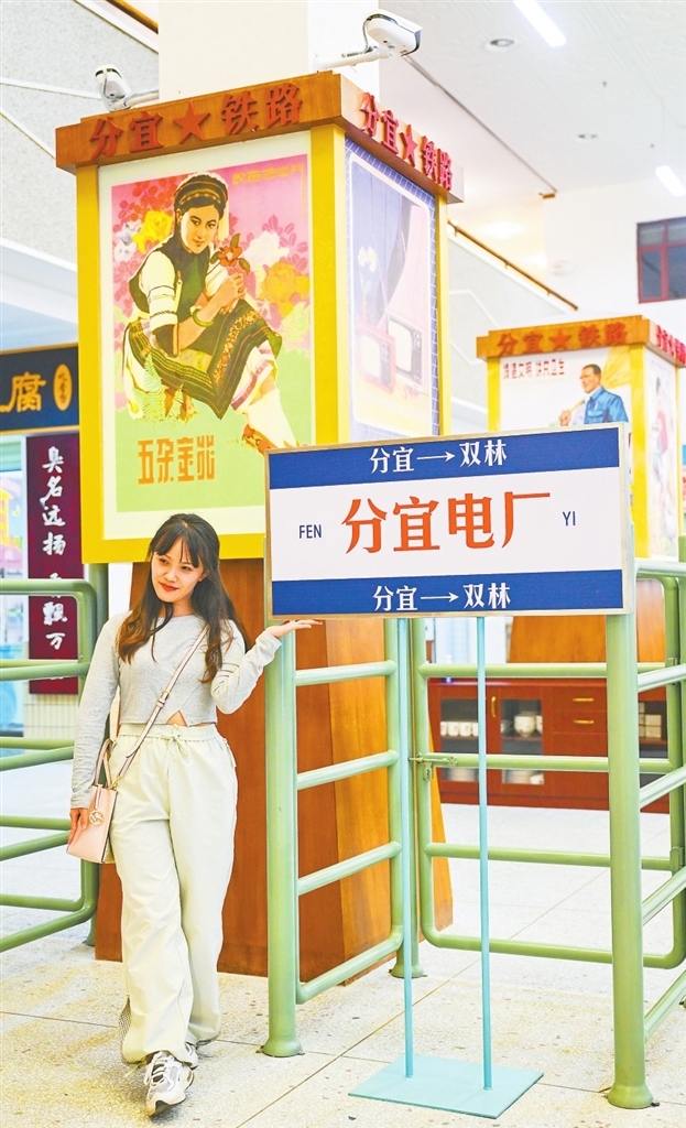 富有年代感的场景，吸引游客拍照留念。