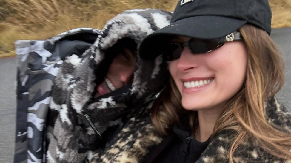 贾斯汀·比伯一家三口合照曝光 夫妻俩恩爱贴头好幸福封面图