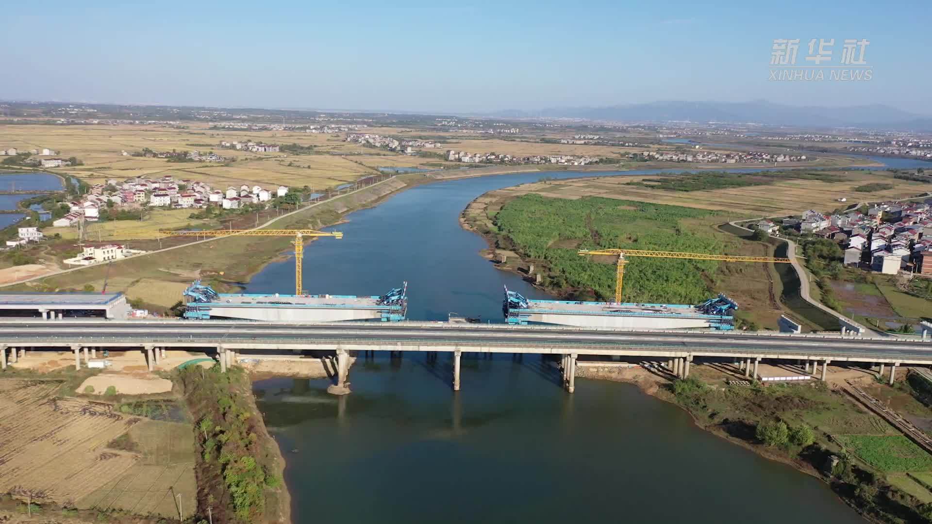 江西樟吉高速改扩建施工忙