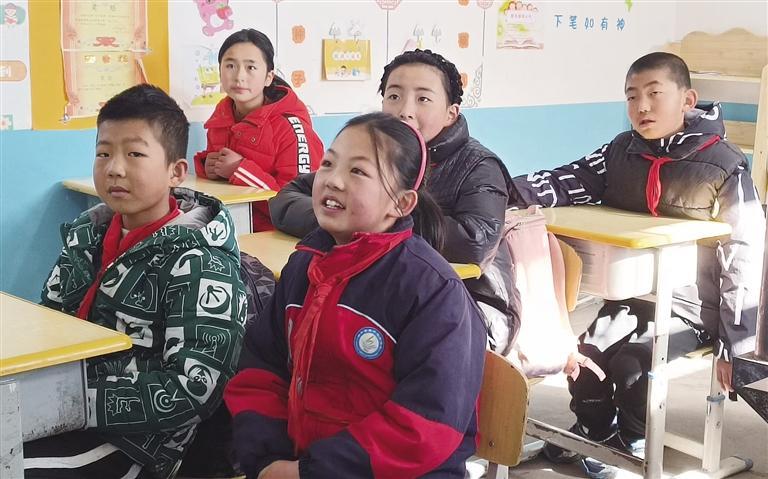 哈佛大学心理学博士柳伟为孩子们上心理课　兰州日报社全媒体记者　周靖博　摄