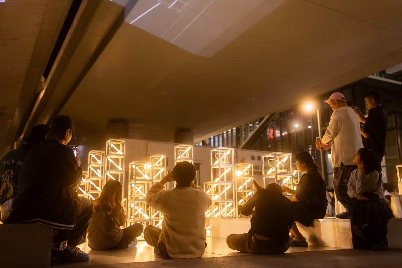 霓虹的城市记忆：在光影交错中再造深水埗的文化底蕴