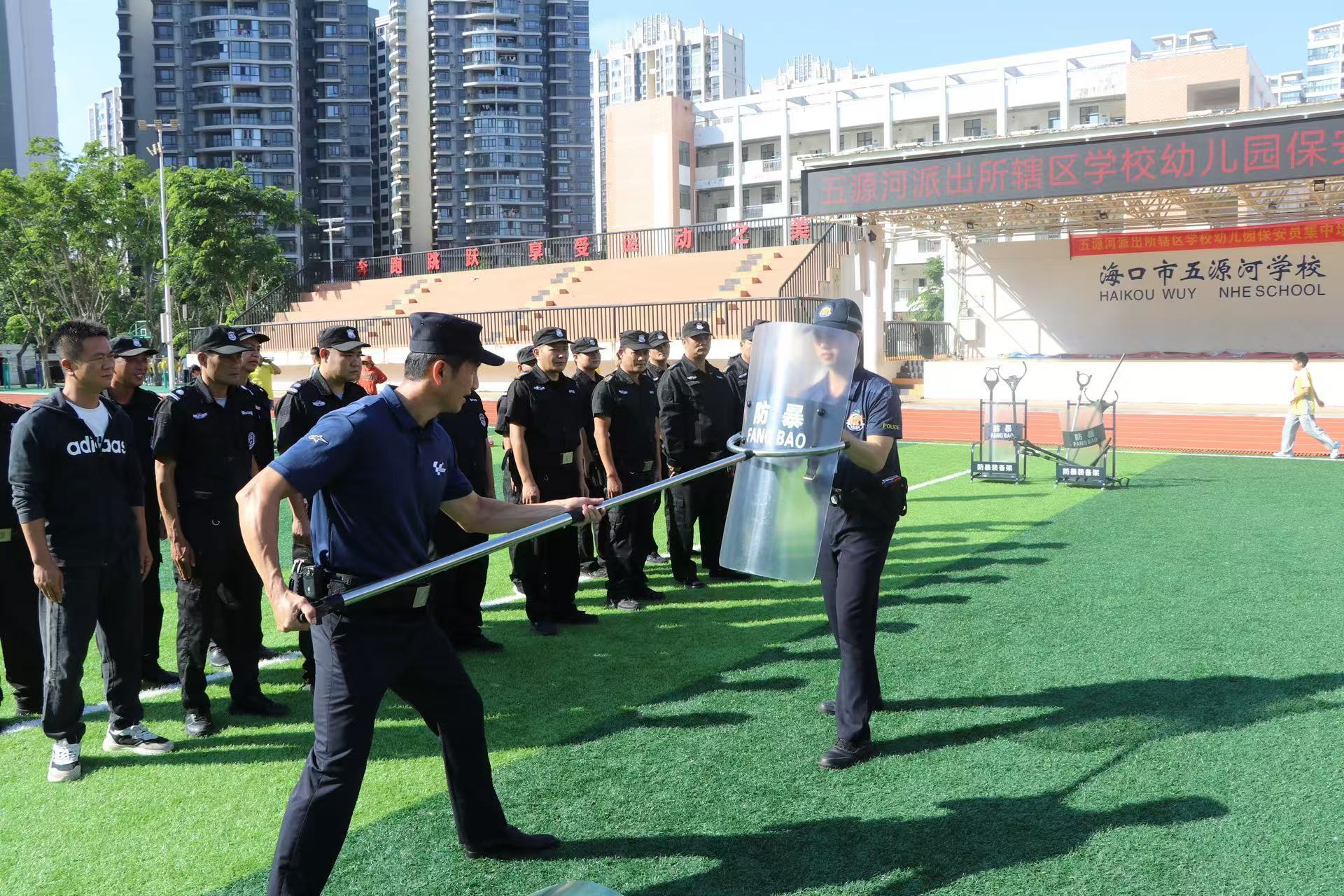 平安校园无小事  海口民警 勤“护学”