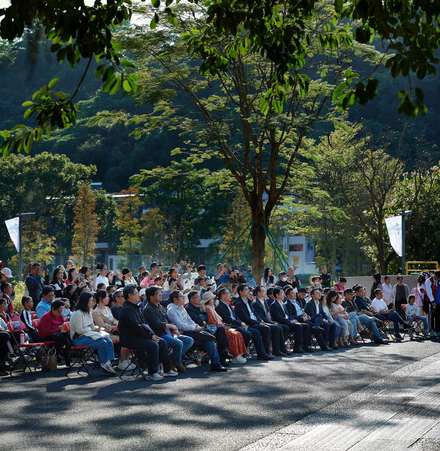众多嘉宾出席“自然城市：第二届梧桐山诗歌节”开幕式。