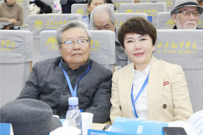 西安翻译学院董事长丁晶与陕西省文联原副主席肖云儒合影