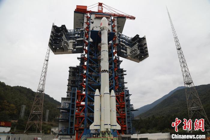 图为长征三号乙运载火箭。郑瑶 摄