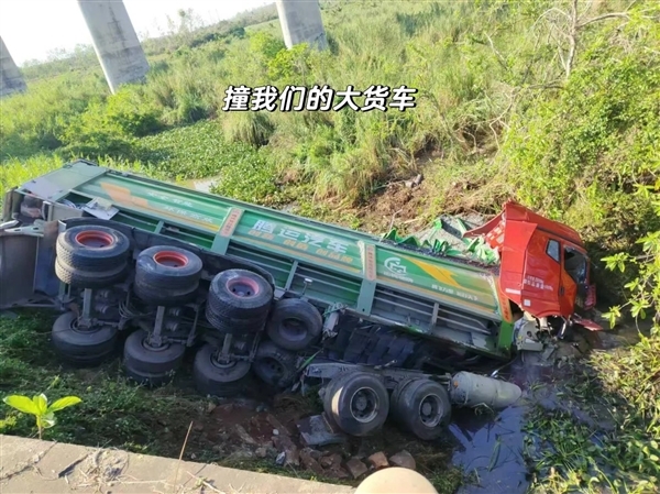 小鹏G6高速遭大货车追尾3东谈主死里逃生：回身提了P7+