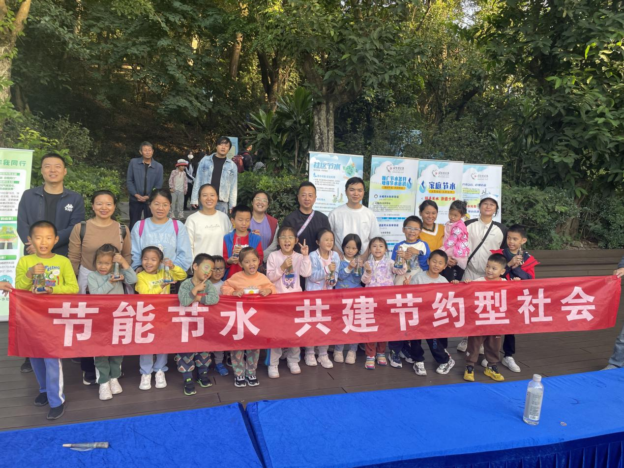 粤海街道办事处带领志愿者一同进社区宣传节约用水