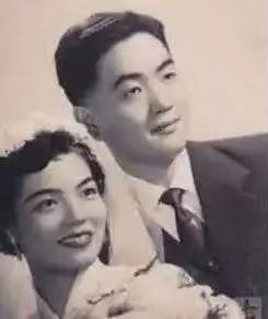‌1959年，琼瑶和第一任丈夫庆筠的结婚，生下儿子陈中维。因生活种种争吵与矛盾，婚后5年，琼瑶和庆筠离婚。