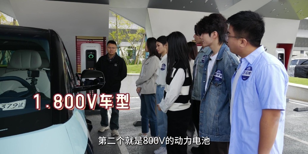 「吉利星主播」智能专场 一杯咖啡的时间解决里程焦虑