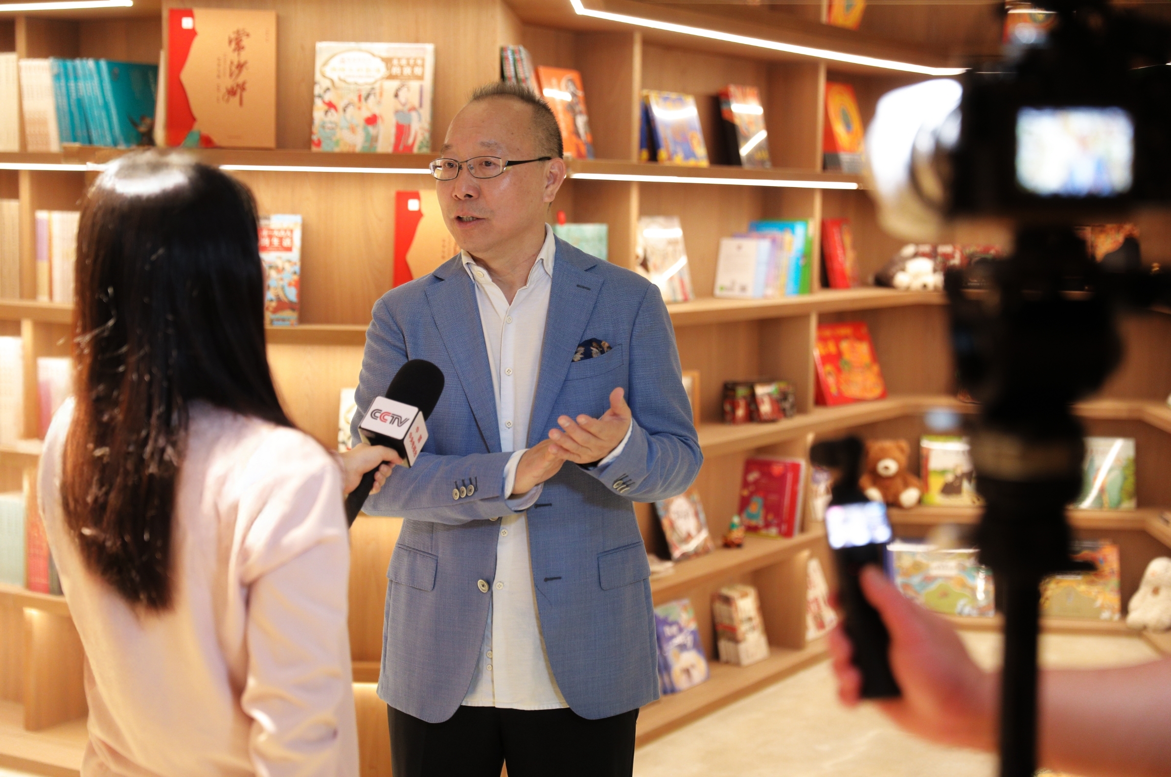 西湖与敦煌的跨时空对话 《常沙娜艺术大系》新书首发仪式在杭州举行