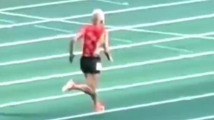 宝刀未老！七旬大爷百米13秒97破纪录夺冠