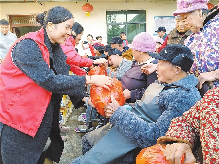 奉新县：走进敬老院 冬日送温暖（图）
