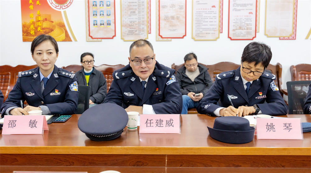 党建合作助力乡村共富建设 警医村共话“蓝鲨议事”