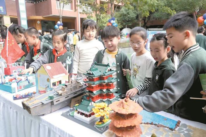 新华小学科技节闭幕式现场 通讯员供图