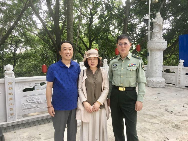 我们夫妇在南京和演员马晓伟 (2018年摄)
