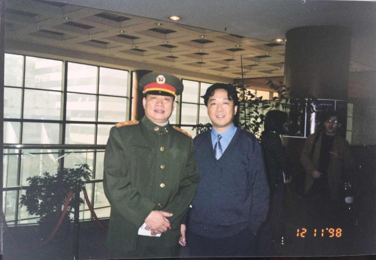 采访央视军事部原主任刘效礼 (1998年摄)